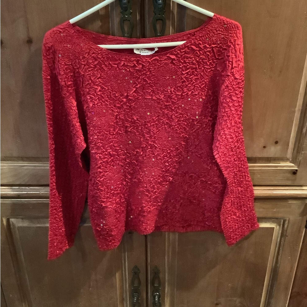 RED RUNCHED, SEQUINED DRESSY BLOUSE TOP, SMALL. NEW.